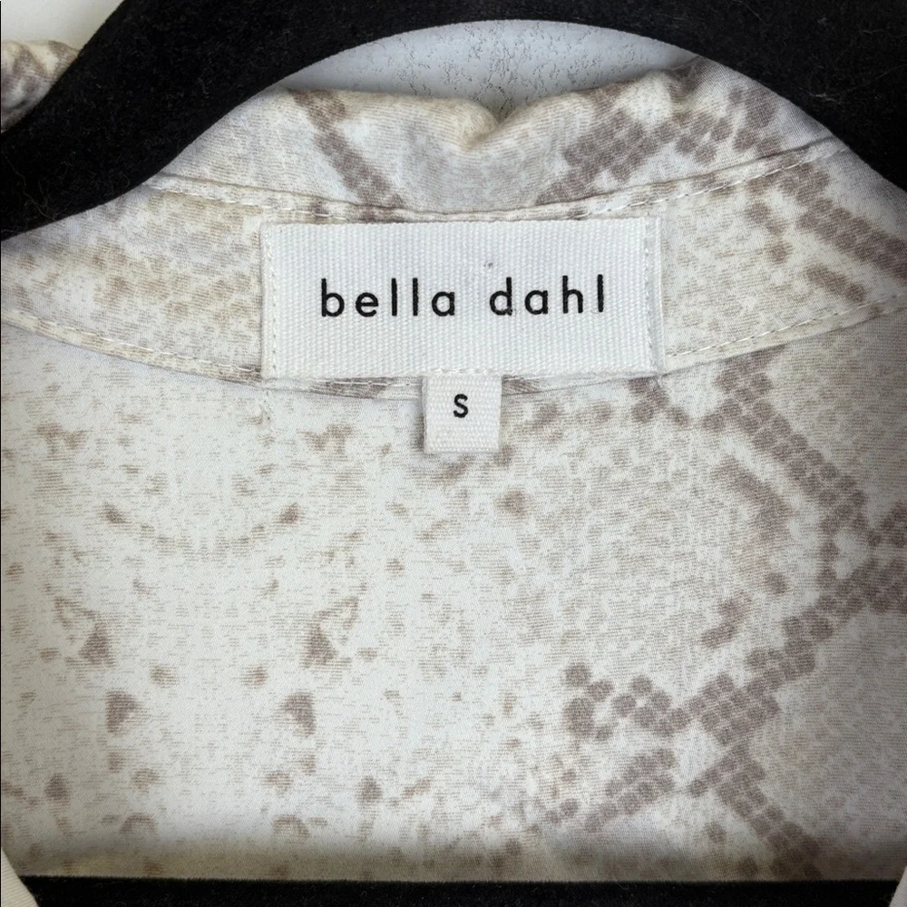 Bella Dahl Beige Snake Print Soft Button Down Shirt Size small - Picture 3 of 9